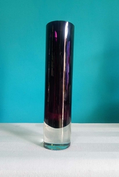 Lindo vaso floreiro /solifleur, cilíndrico, incolor e translúcido com sulfitos na tonalidade roxa