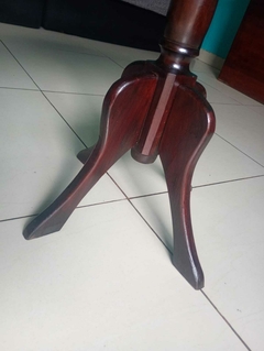 Antiga Mesinha de canto / apoio em madeira redonda em madeira