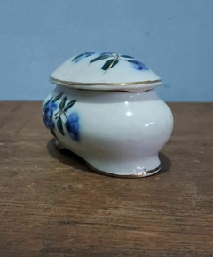 Antigo e Delicado Porta Joias em Porcelana Pintado a Mão - loja online