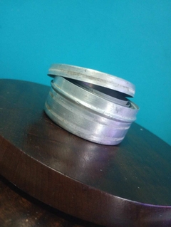 Antigo copo de alumínio retrátil de acampamento - Achados e Encantos