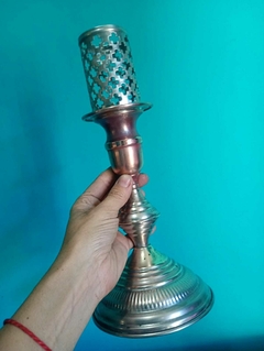 Antigo castiçal / porta vela em metal banhado a prata