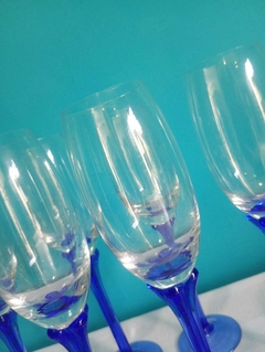Jogo de taças flutê para espumante em cristal translúcido e azul - loja online