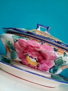 Antiga sopeira em faiança Portuguesa com presentoir pintada a mão na internet