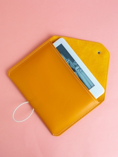 Capa para Kindle mostarda - comprar online