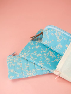 Kit Sketchbook + Estojo + necessaire Floral azul e branco