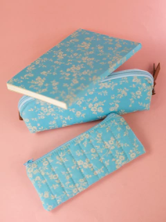 Kit Sketchbook + Estojo + necessaire Floral azul e branco - comprar online
