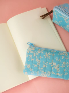 Kit Sketchbook + Estojo + necessaire Floral azul e branco - Encaixotamor