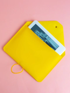 Capa para Kindle amarela - comprar online