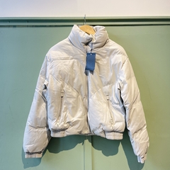 ART. 241201. CAMPERA SIMIL CUERO CON PUÑO Y CINTURA ELASTIZADA en internet