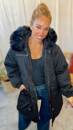 ART. 241200. CAMPERA PARKA CON CAPUCHA