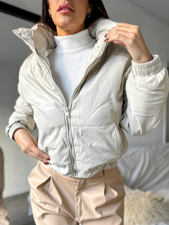 ART. 241201. CAMPERA SIMIL CUERO CON PUÑO Y CINTURA ELASTIZADA - comprar online