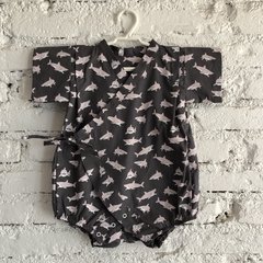 Body Kimono Tubarões Cinza e Rosa