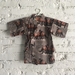 Jimbei Cavalos Marrons em Paisagem