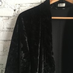 Kimono Curto de Veludo Amassado Preto - comprar online