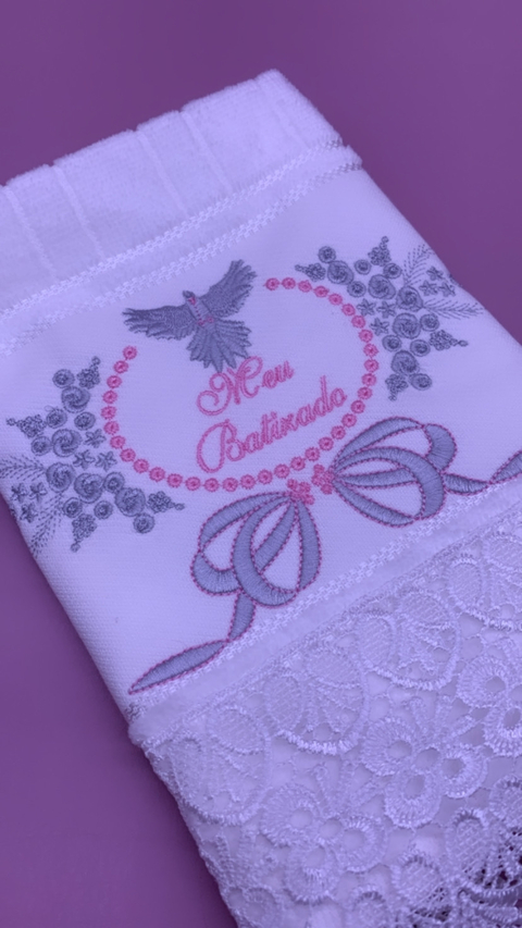 Toalha bordada para batizado