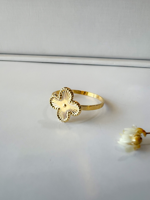 Anel Trevo Banhado em Ouro 18k - comprar online