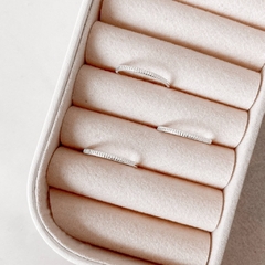 Anel Aliança Fina Riscada Prata 925 Tamanho:22 - comprar online