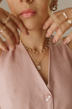 Colar com Pingente Resinado Banhado em Ouro 18k - comprar online
