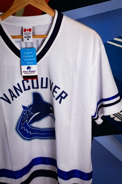 Remera NHL. Vancuver - comprar online