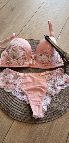 Conjunto rosa floral