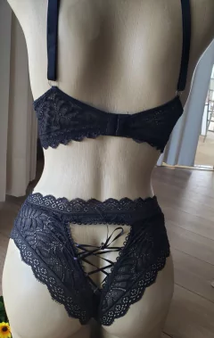 Conjunto preto sem aro e sem bojo na internet