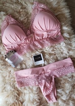 Conjunto rosa com bojo removível