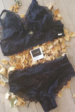 Conjunto preto sem aro e sem bojo