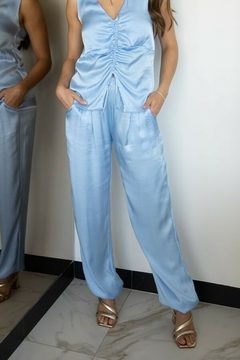Calça lumine de cetim - Azul céu - comprar online