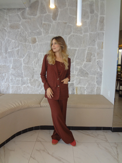 Calça risca de giz - Vinho amadeirado - comprar online