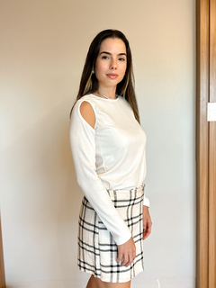 Blusa Fernanda com recorte nos ombros - Off white - LA BRIZ