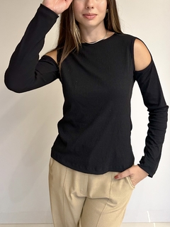 Blusa Fernanda com recorte nos ombros - Preta