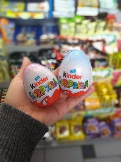 Huevo Kinder nene y nena