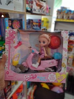Muñeca con moto O.M.G Girly