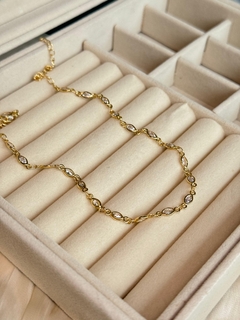 Choker com pontos de luz olinho folheado em ouro 18k na internet