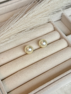 BRINCO PEROLA GRANDE FOLHEADO EM OURO 18K