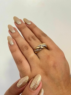 ANEL DETALHADO COM LISO E ZIRCONIAS - comprar online