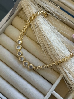 PULSEIRA COM ELOS VAZADO E 6 ZIRCONIAS REDONDAS na internet