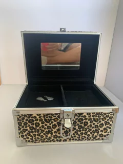 Caja Collares Bijouterie Con Llave Hermosa Casi Sin Uso - comprar online
