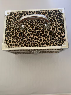 Caja Collares Bijouterie Con Llave Hermosa Casi Sin Uso - tienda online
