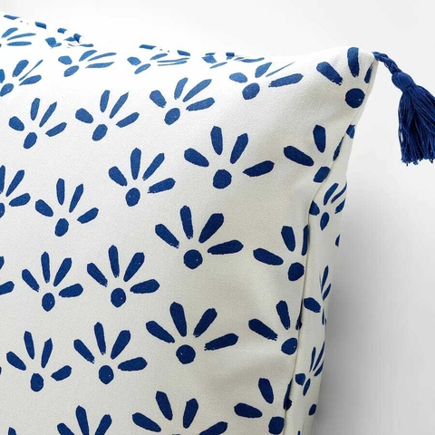 ALMOHADÓN FLORES Y BORLAS