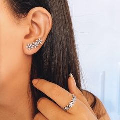 Brinco ear cuff flores na internet
