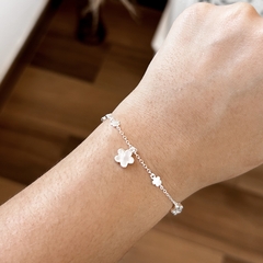 Pulseira flores com madrepérola - comprar online
