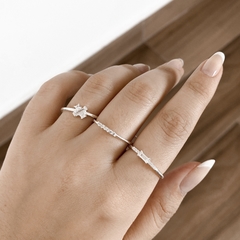Anel cravejado 6 pedras - comprar online