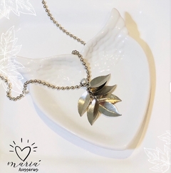 Colar Folhas