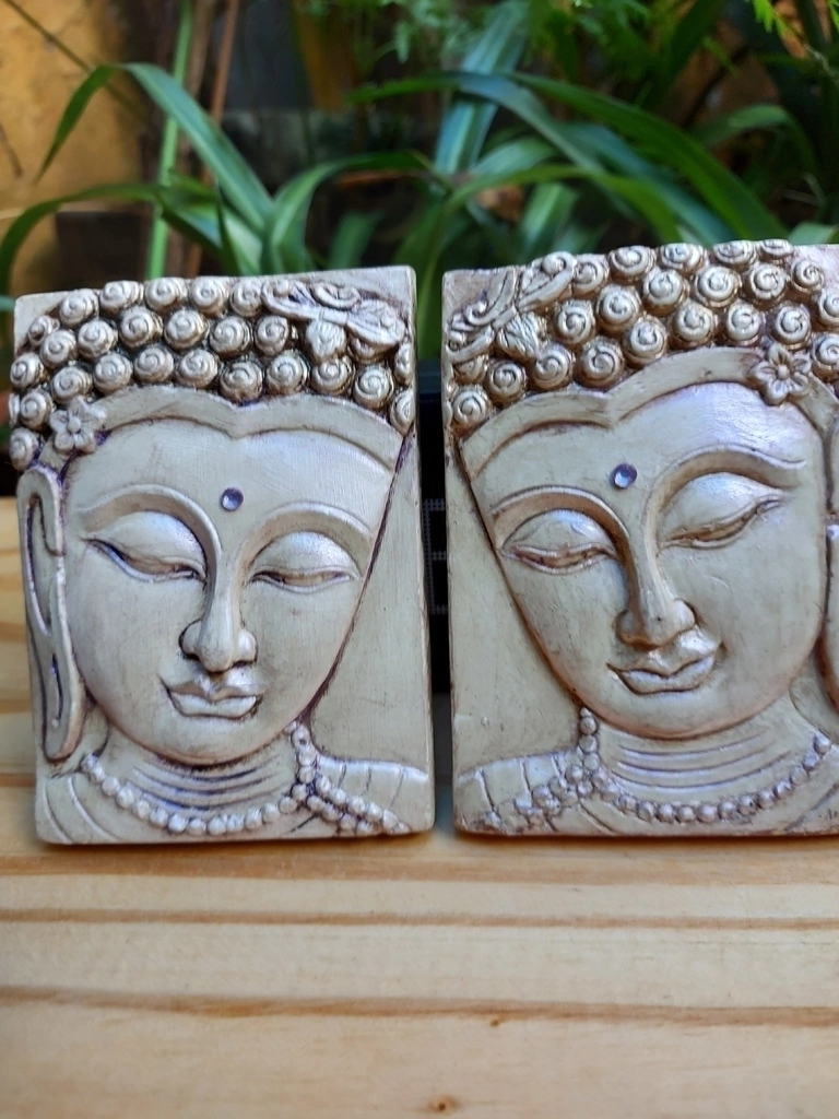 CUADROS BUDAS DE YESO por par