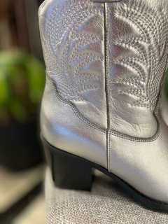 BOTA COURO METALIZADA - comprar online
