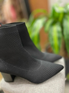 BOTA KNIT GORGURÃO PRETO na internet