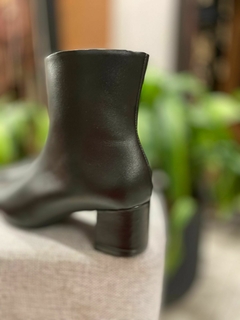 BOTA COURO BICO FINO PRETO - comprar online