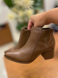 BOTA CANO BAIXO COURO MARROM - Top Line