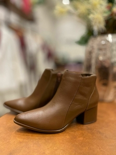 BOTA CANO BAIXO COURO MARROM
